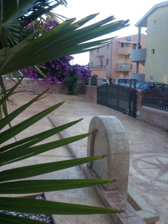 Apartments Vila A1 Dobra Voda Exterior photo