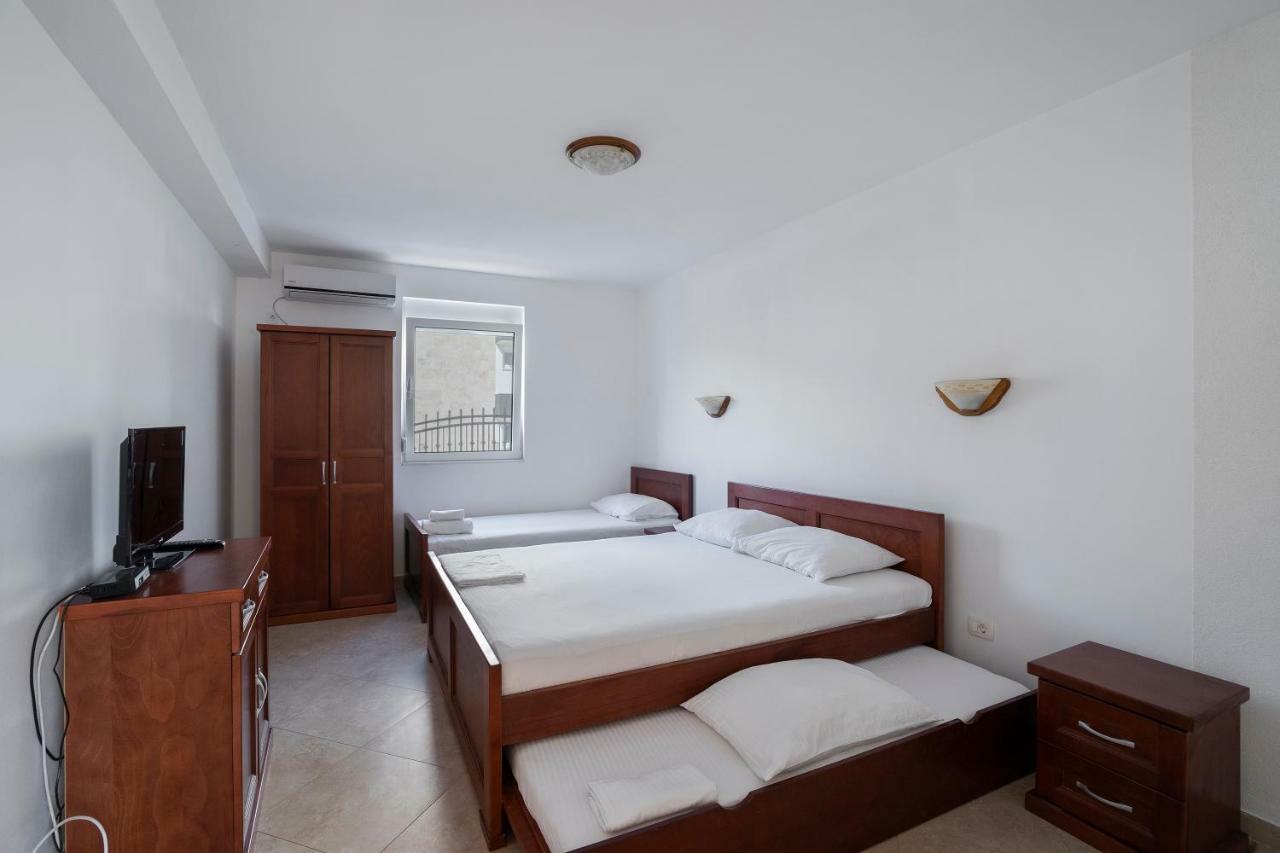 Apartments Vila A1 Dobra Voda Exterior photo