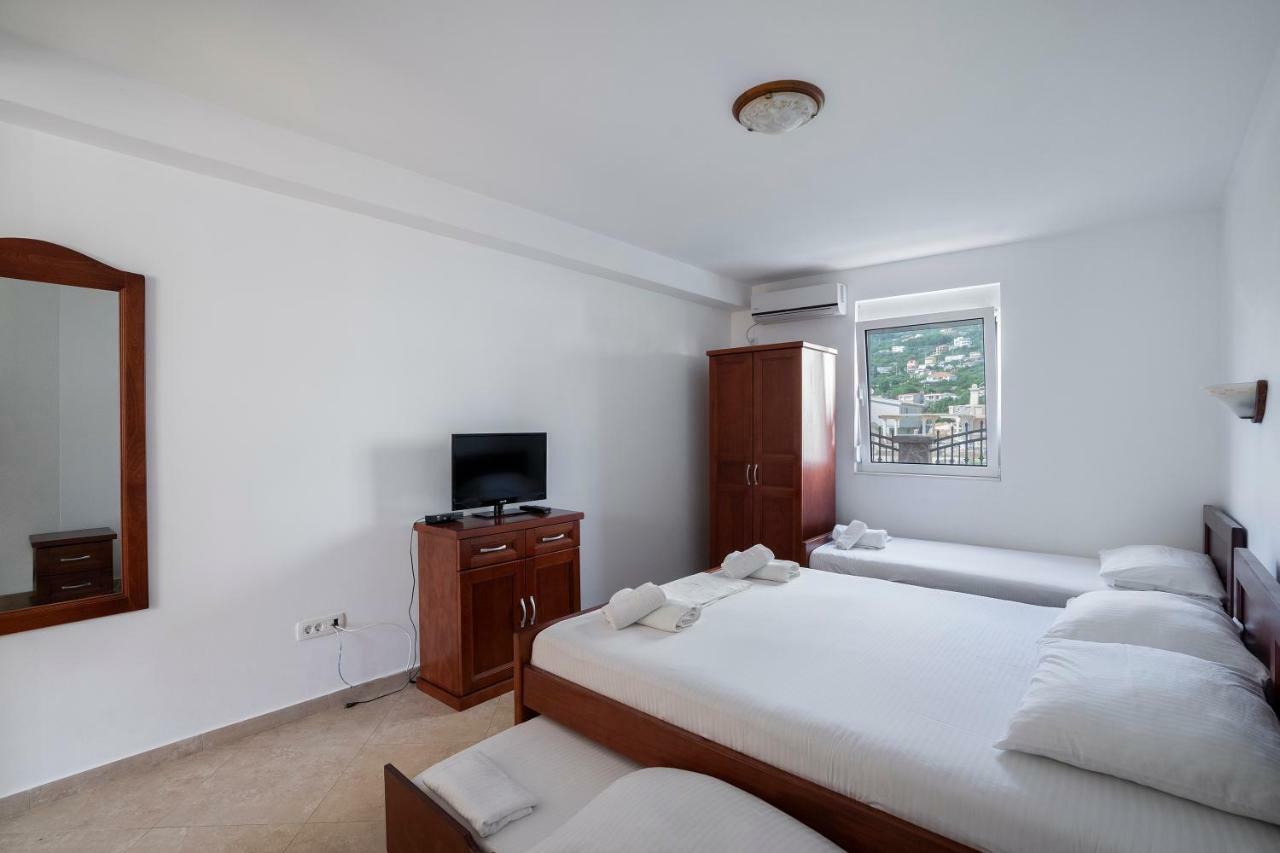 Apartments Vila A1 Dobra Voda Exterior photo