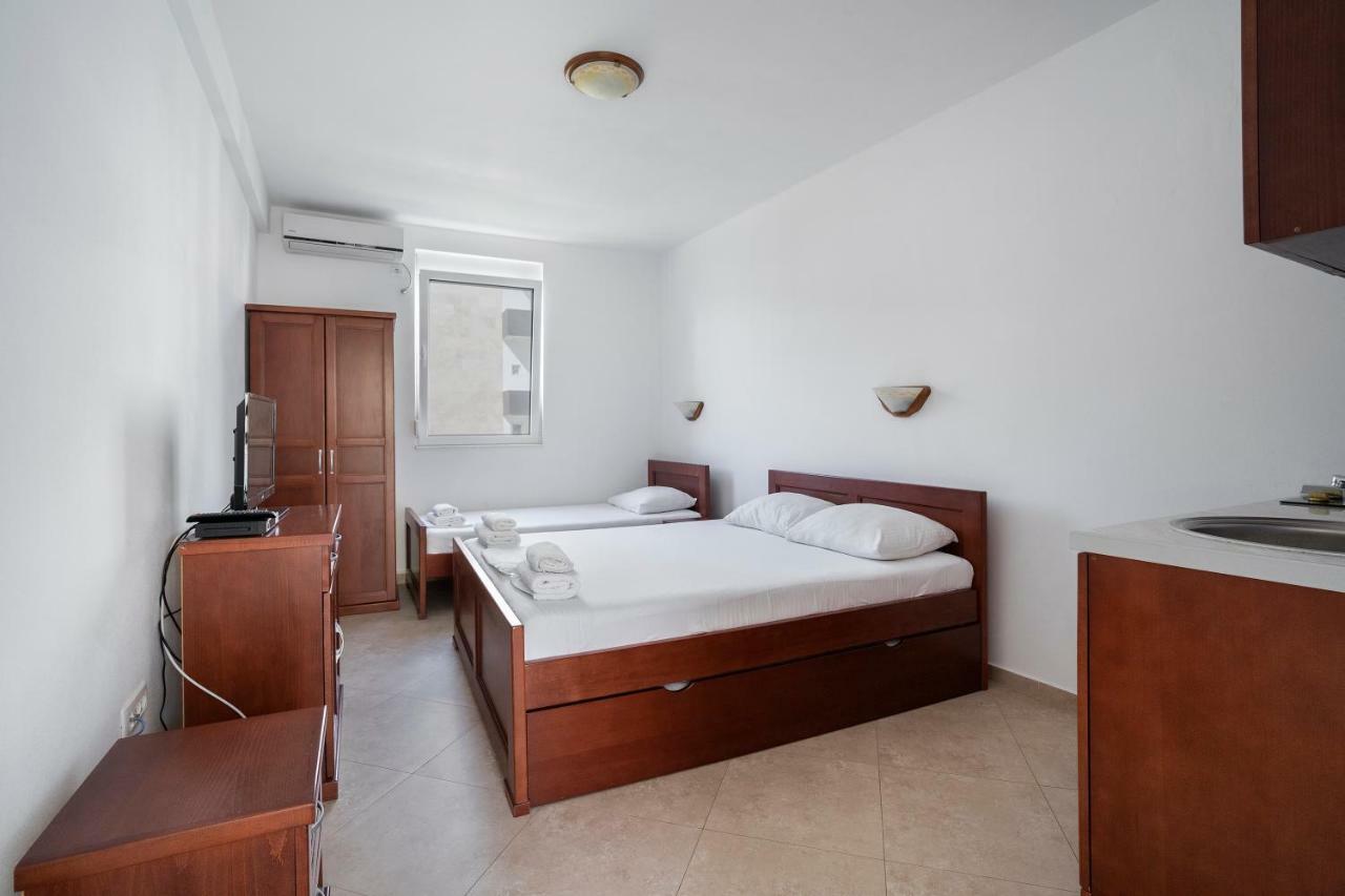 Apartments Vila A1 Dobra Voda Exterior photo