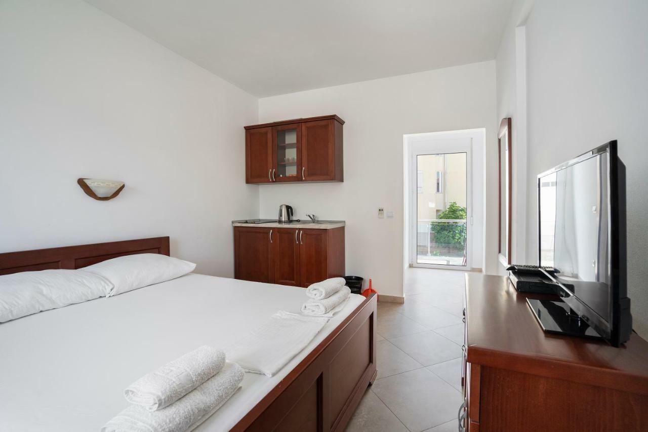 Apartments Vila A1 Dobra Voda Exterior photo