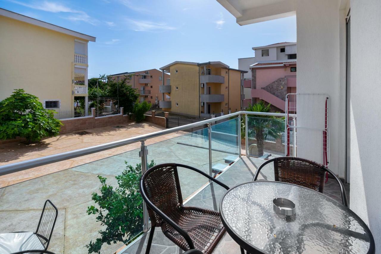 Apartments Vila A1 Dobra Voda Exterior photo