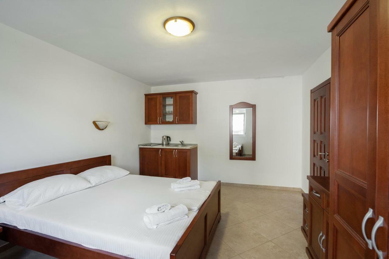 Apartments Vila A1 Dobra Voda Exterior photo