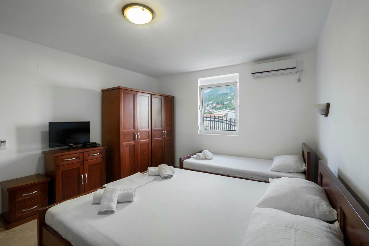 Apartments Vila A1 Dobra Voda Exterior photo