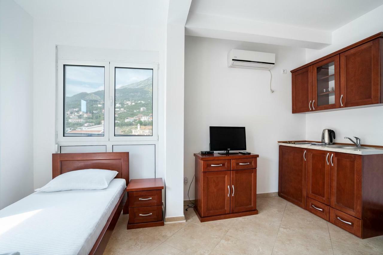 Apartments Vila A1 Dobra Voda Exterior photo