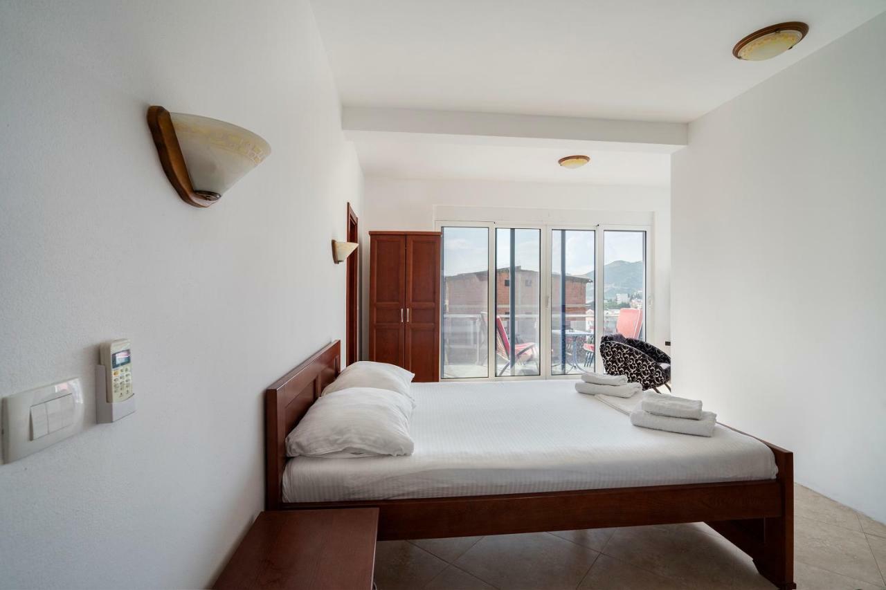 Apartments Vila A1 Dobra Voda Exterior photo