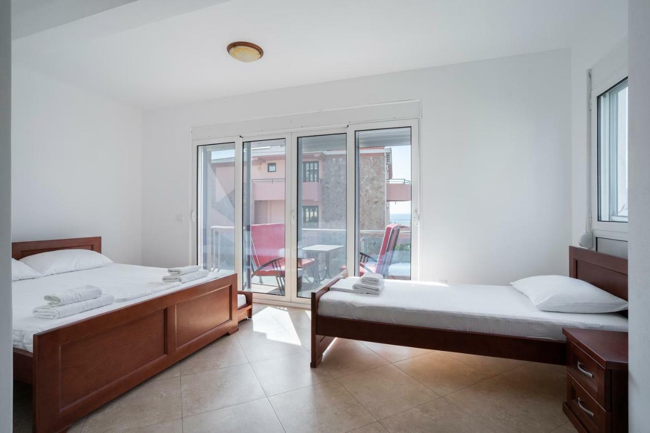 Apartments Vila A1 Dobra Voda Exterior photo