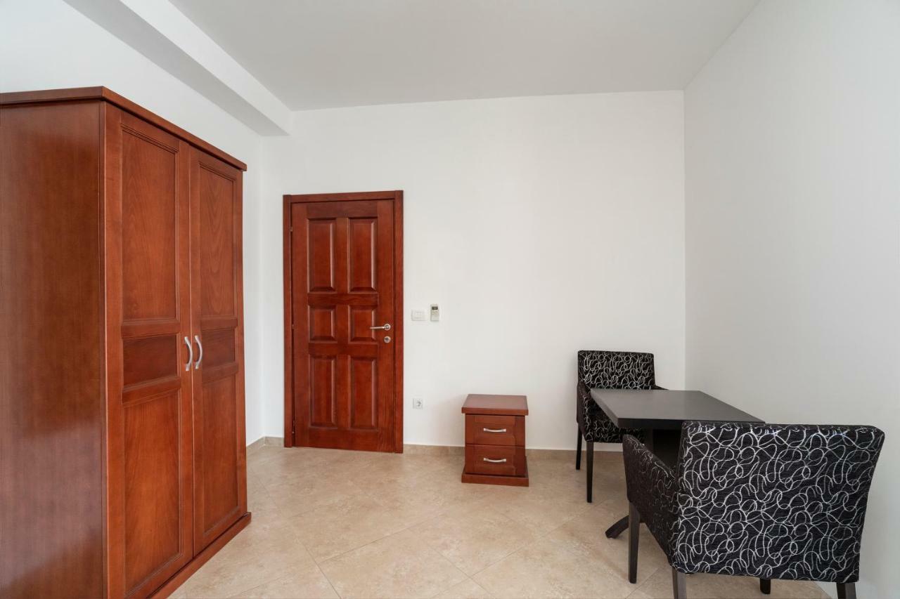 Apartments Vila A1 Dobra Voda Exterior photo