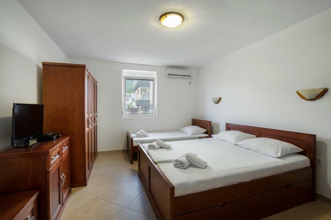 Apartments Vila A1 Dobra Voda Exterior photo