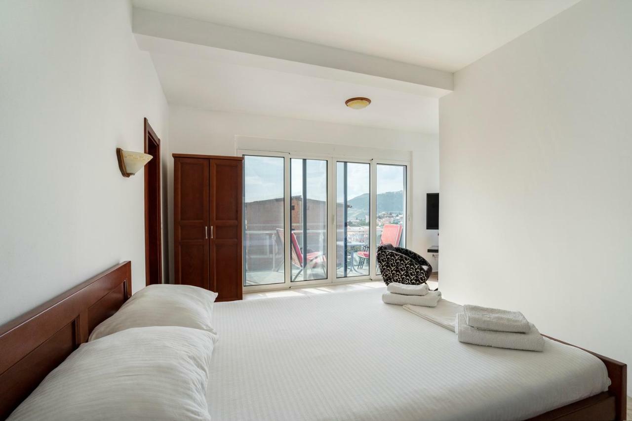 Apartments Vila A1 Dobra Voda Exterior photo