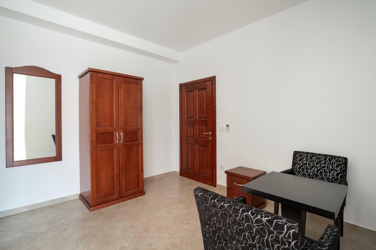 Apartments Vila A1 Dobra Voda Exterior photo